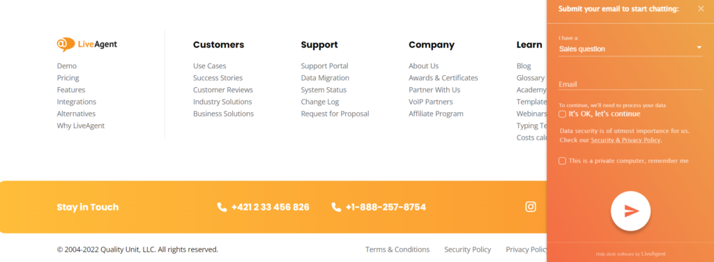 Σελίδα προορισμού και live chat του LiveAgent