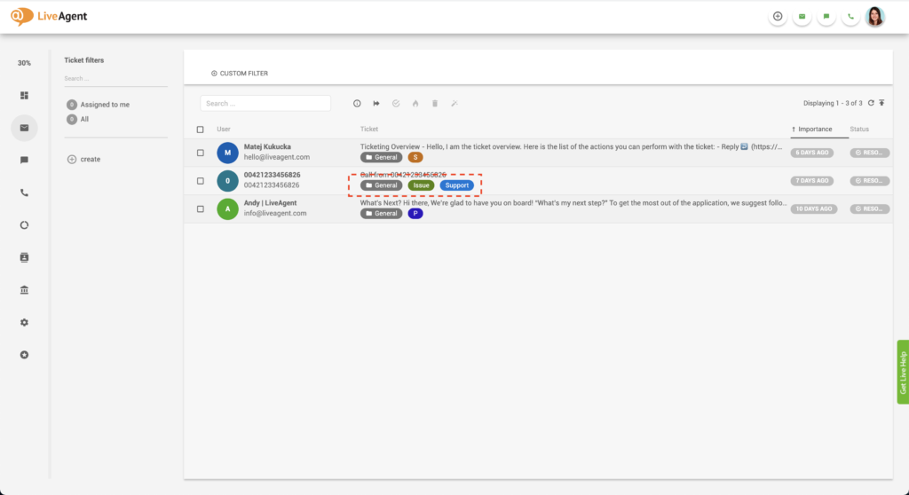 Η εικόνα δείχνει διαφορετικές ετικέτες που σχετίζονται με ένα εισιτήριο πελάτη στο καθολικό εισερχόμενο