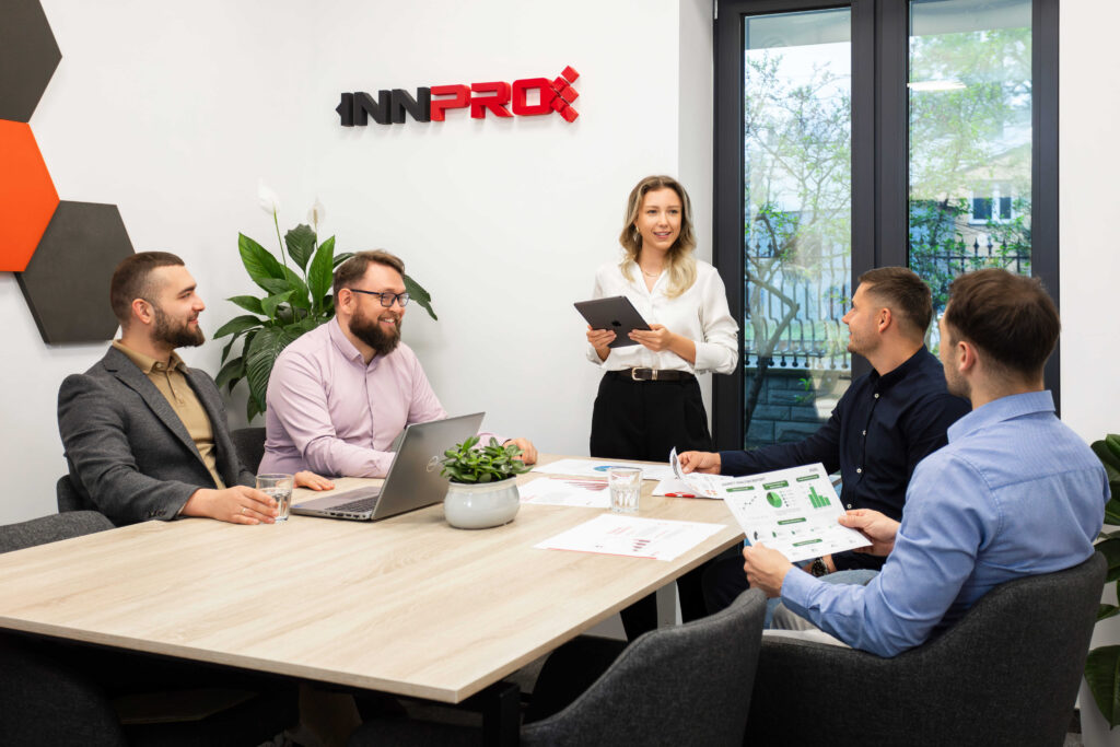 Η ομάδα της INNPRO σε περιβάλλον γραφείου