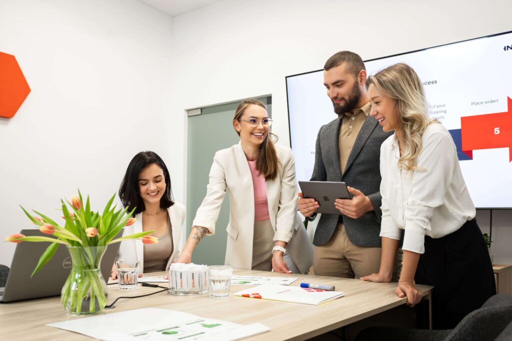 Η ομάδα υποστήριξης πελατών της INNPRO σε συνάντηση